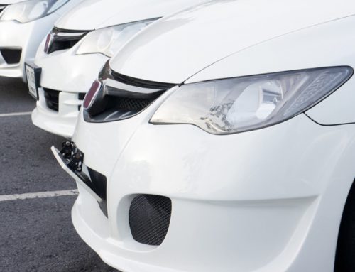 Parkstreifen- und Straßenmarkierungen